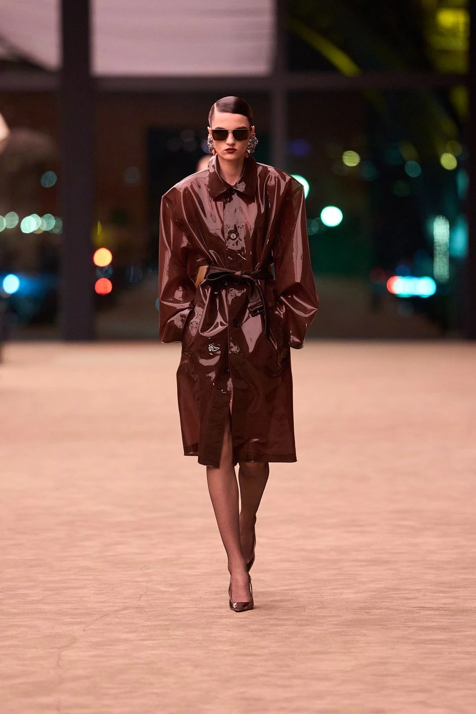 BST Saint Laurent Thu-Đông 2026.