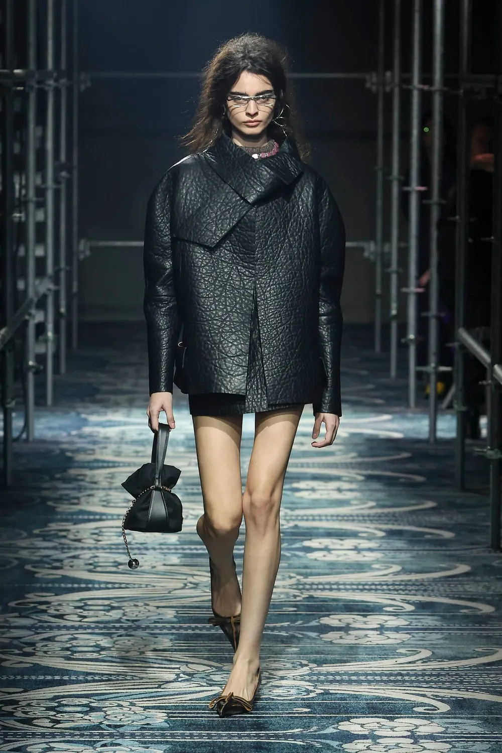 áo khoác da đen Prada Thu-Đông 2025
