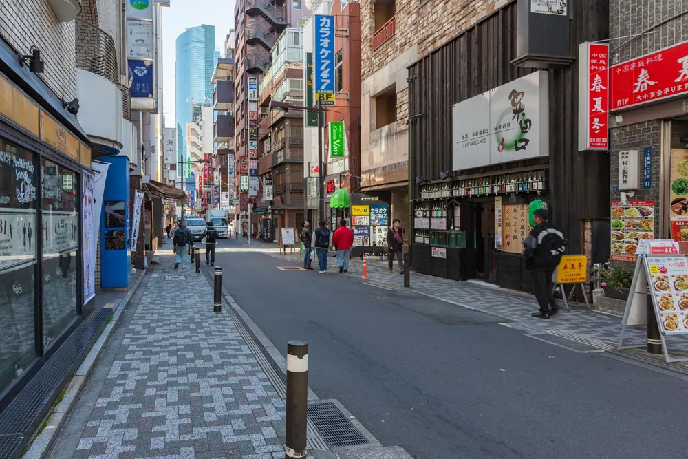 van hoa nhat ban - unnamed street - elle viet nam 1