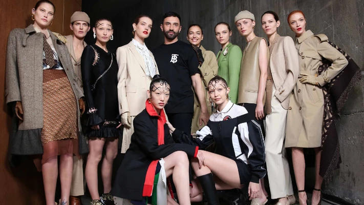 BST Burberry Thu - Đông 2019: Cuộc 