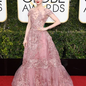 lily collins quả cầu vàng 2017