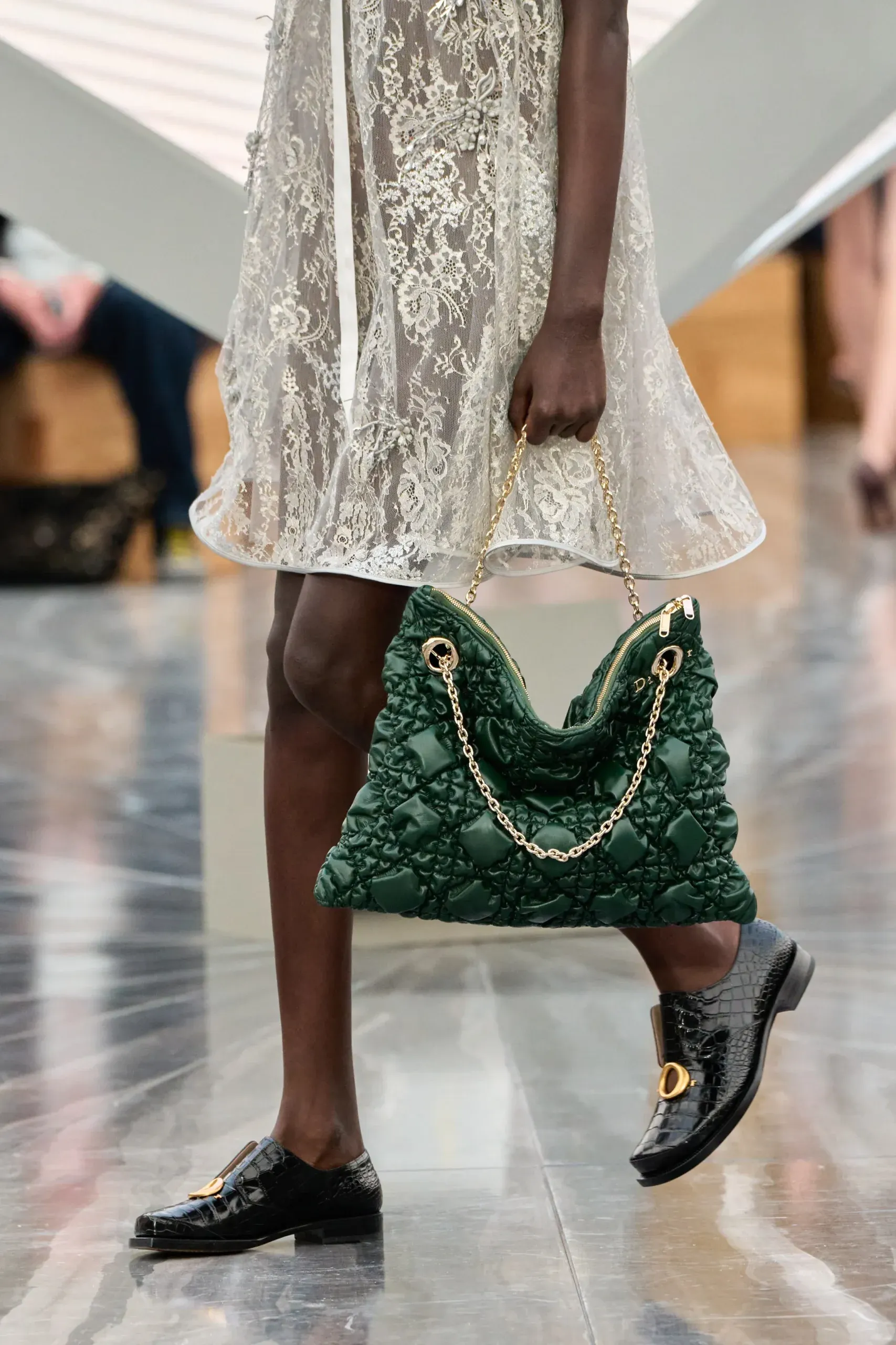 túi xách xanh lá BST Dior SS26