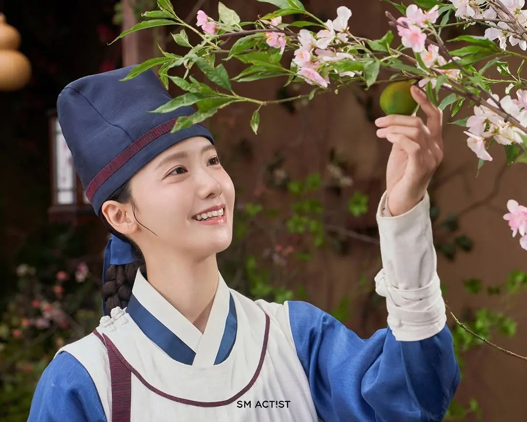 Yoona trong phân cảnh nấu món ăn trong ngự trù của bạo chúa.
