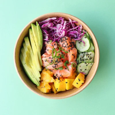 Hình ảnh poke bowl với gạo lứt.