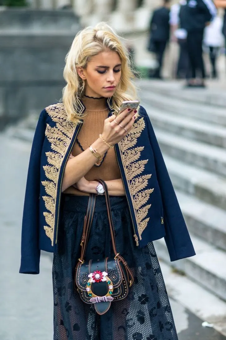 ELLE STYLE CALENDAR - Phối đồ cùng Statement Bag 3
