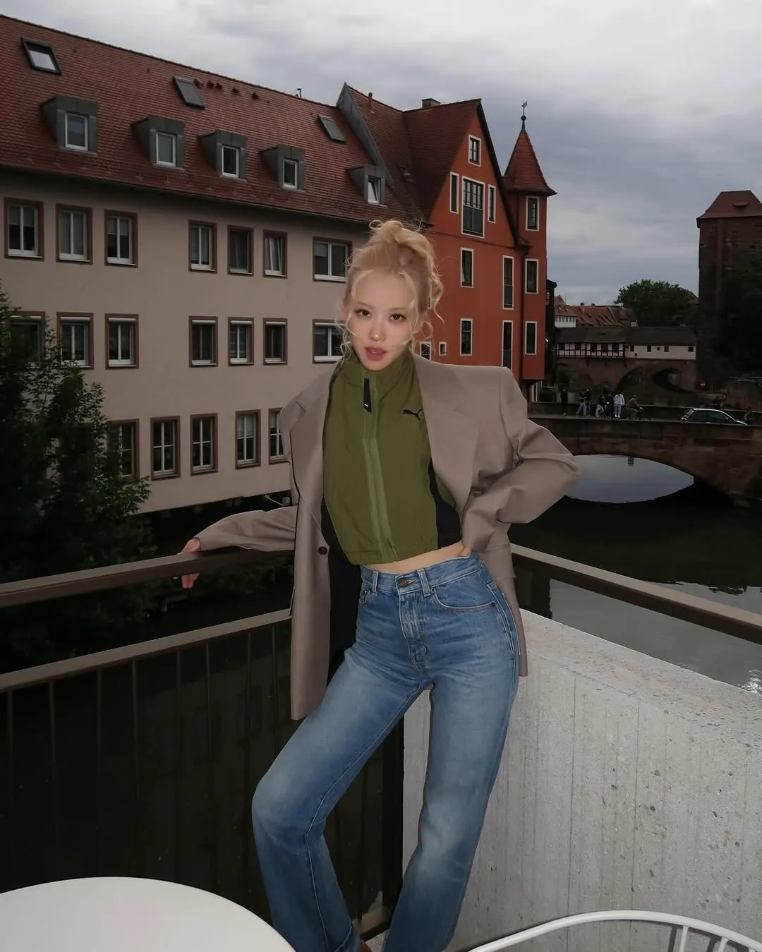 Áo cổ lọ và blazer