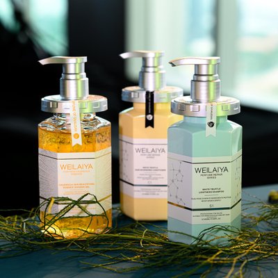 Bộ sản phẩm Weilaiya White Truffle Care Set được trưng bày trên bàn