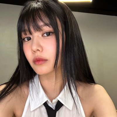 Ca sĩ, diễn viên Choi Soo-young với tóc mái đen trẻ trung