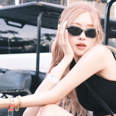 Rosé (BLACKPINK) da trắng sáng - thải độc cơ thể