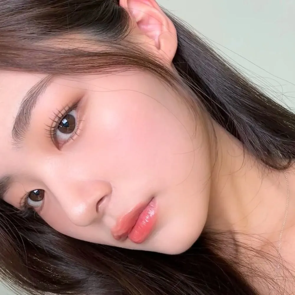 nghệ sĩ hàn quốc tươi trẻ, căng bóng với layout makeup chuẩn Hàn