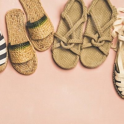 4 đôi giày đan móc đế cói chụp flat lay