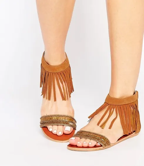Sandal tone màu trung tính mùa Hè 
