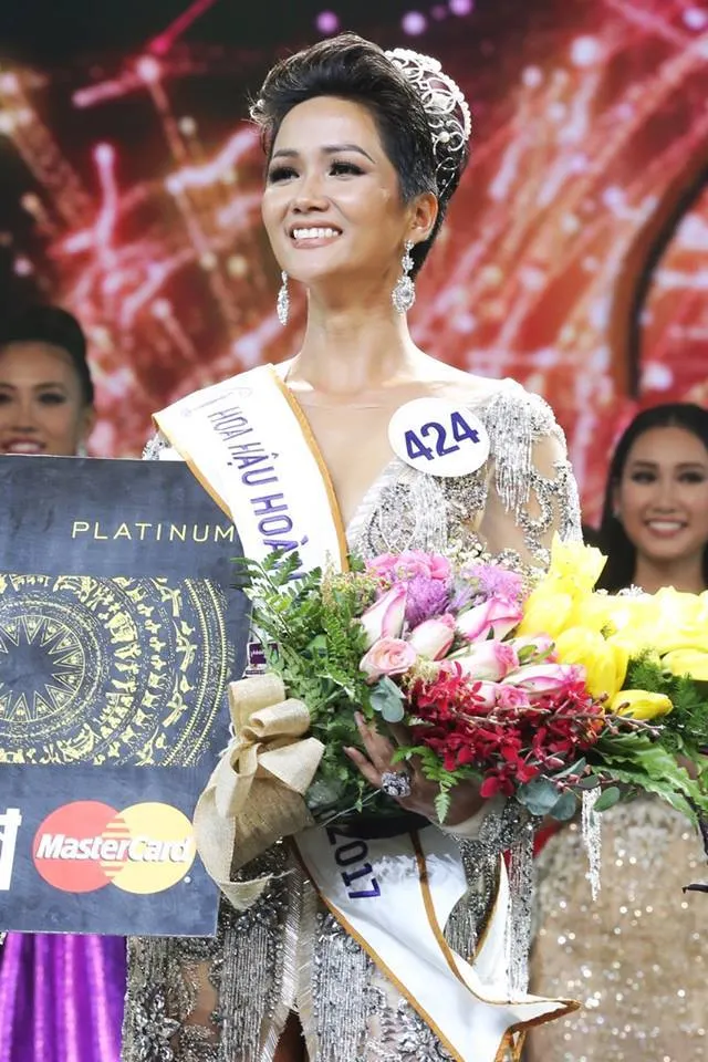 Cùng nhìn lại cuộc hành trình đáng nhớ của top 3 Hoa hậu Hoàn vũ Việt Nam 2017