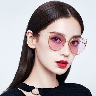 Angelababy đeo mắt kính to bản tròng màu Molsion