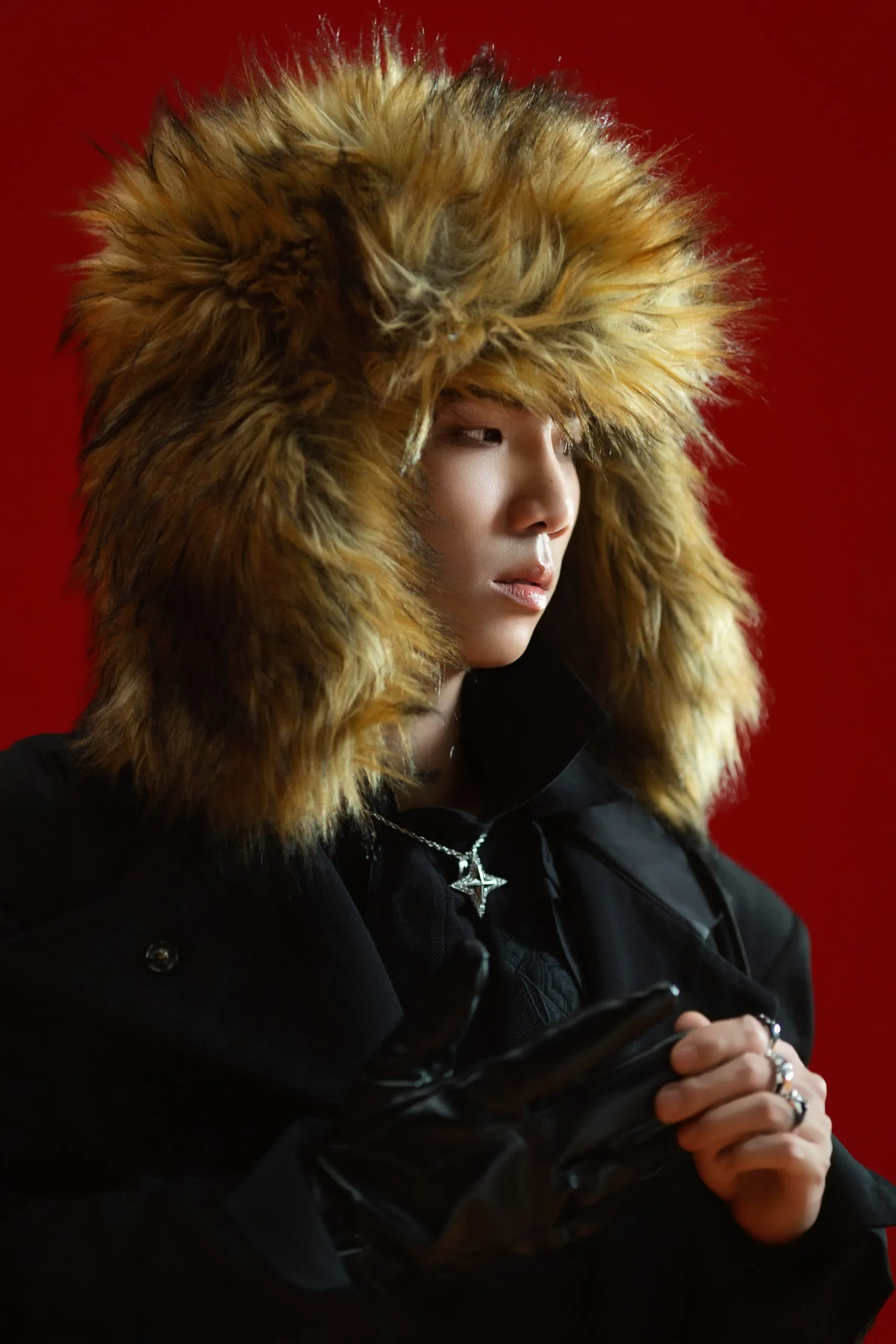 Coolkid kết hợp với Thiều Bảo Trâm trong MV Thỏ Săn Mồi.
