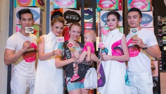 Concept vui nhộn của M.A.C Art of the Lip khiến mọi người thấy trẻ trung hơn