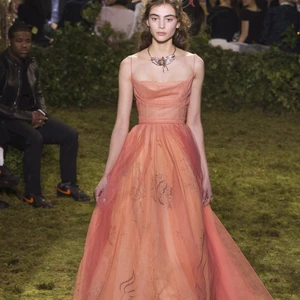 Những BST nổi bật tại tuần lễ Haute Couture Xuân-Hè 2017 - ELLE VN