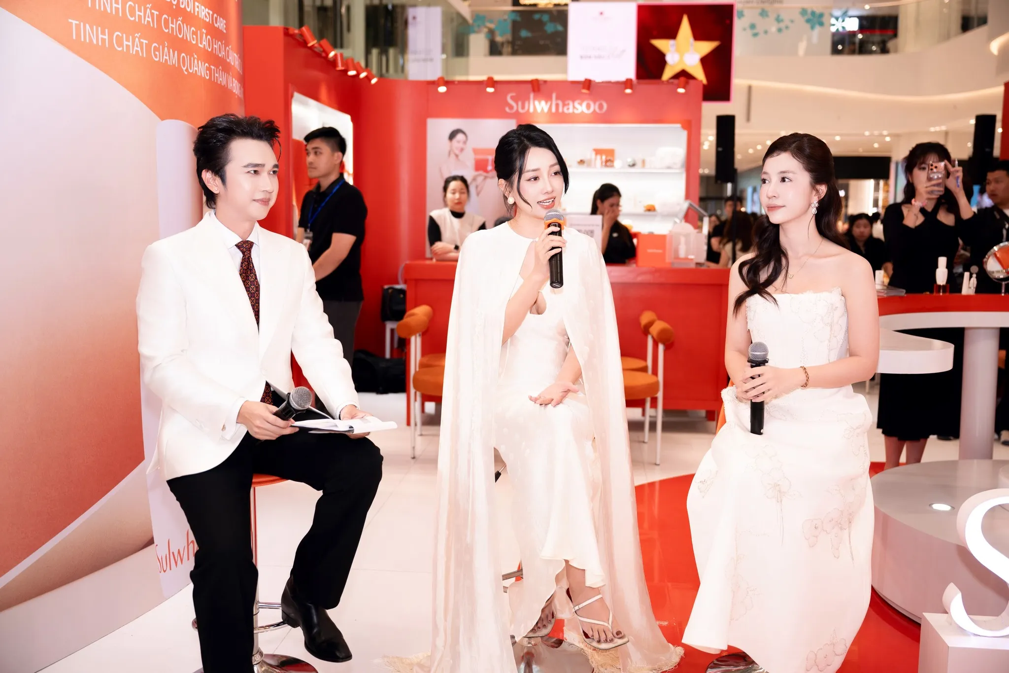 MC Minh Xù cùng Fashion Designer Quỳnh Chi và Content Creator Mẫn Tiên chia sẻ tại Talkshow.