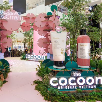 cổng chào làm bằng giấy tại sự kiện "Khi dịu êm là sức mạnh" của Cocoon