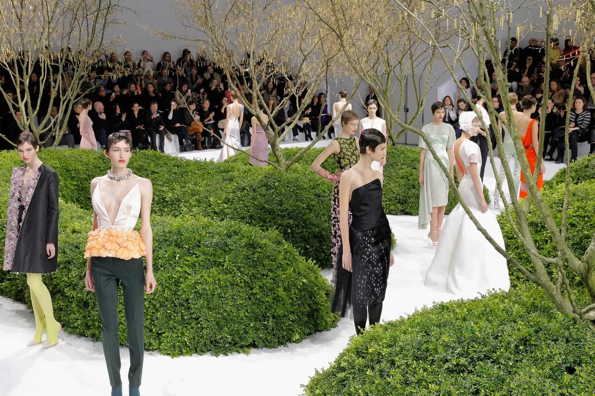 Những sàn diễn ghi đậm dấu ấn của thương hiệu Dior trong lịch sử thời trang