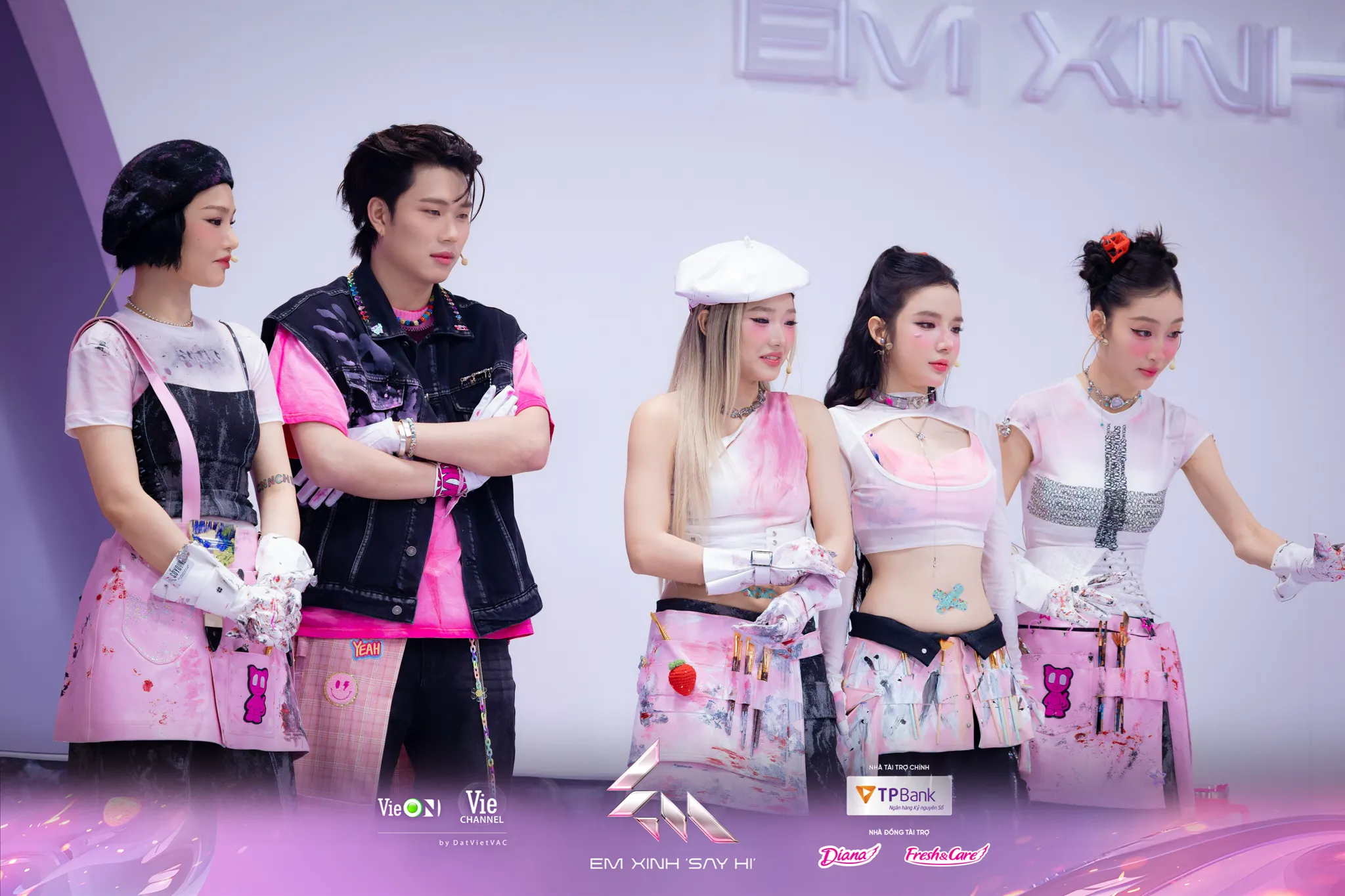 ELLE_Em-Xinh-Say-Hi-Tap-4-Livestage-2-00032