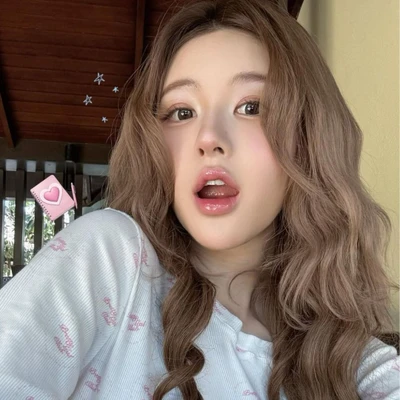 trang điểm môi căng mọng như triệu lộ tư