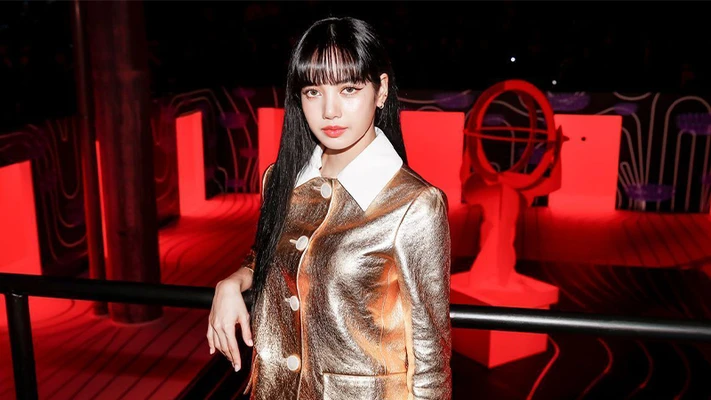Lisa hành trình thời trang