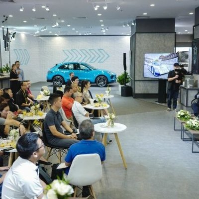 hinh feature su kien porsche vietnam - xe macan 2019 - elle man 1