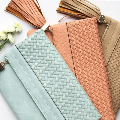 ELLE Horoscope: Clutch cầm tay cho 12 cung hoàng đạo (4/11 – 10/11)