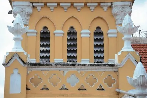 nha-tho-cha-tam-va-kien-truc-gothic-o-cho-lon-2