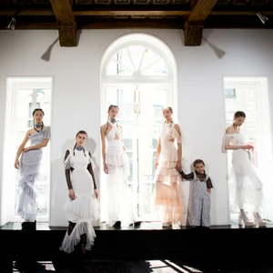 Hình ảnh hậu trường từ Bridal Spring Fashion Week 2017 - ellevietnam 03