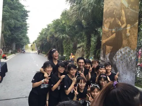Tronie và fan tham gia sự kiện.
