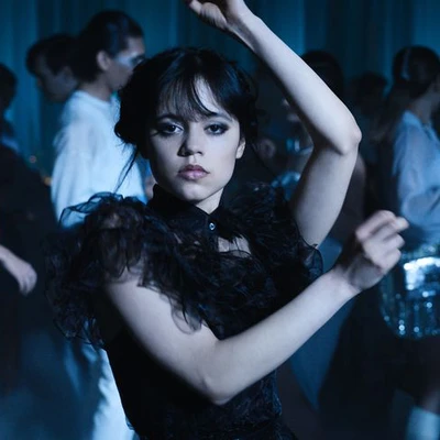 ý nghĩa thời trang phim wedneday