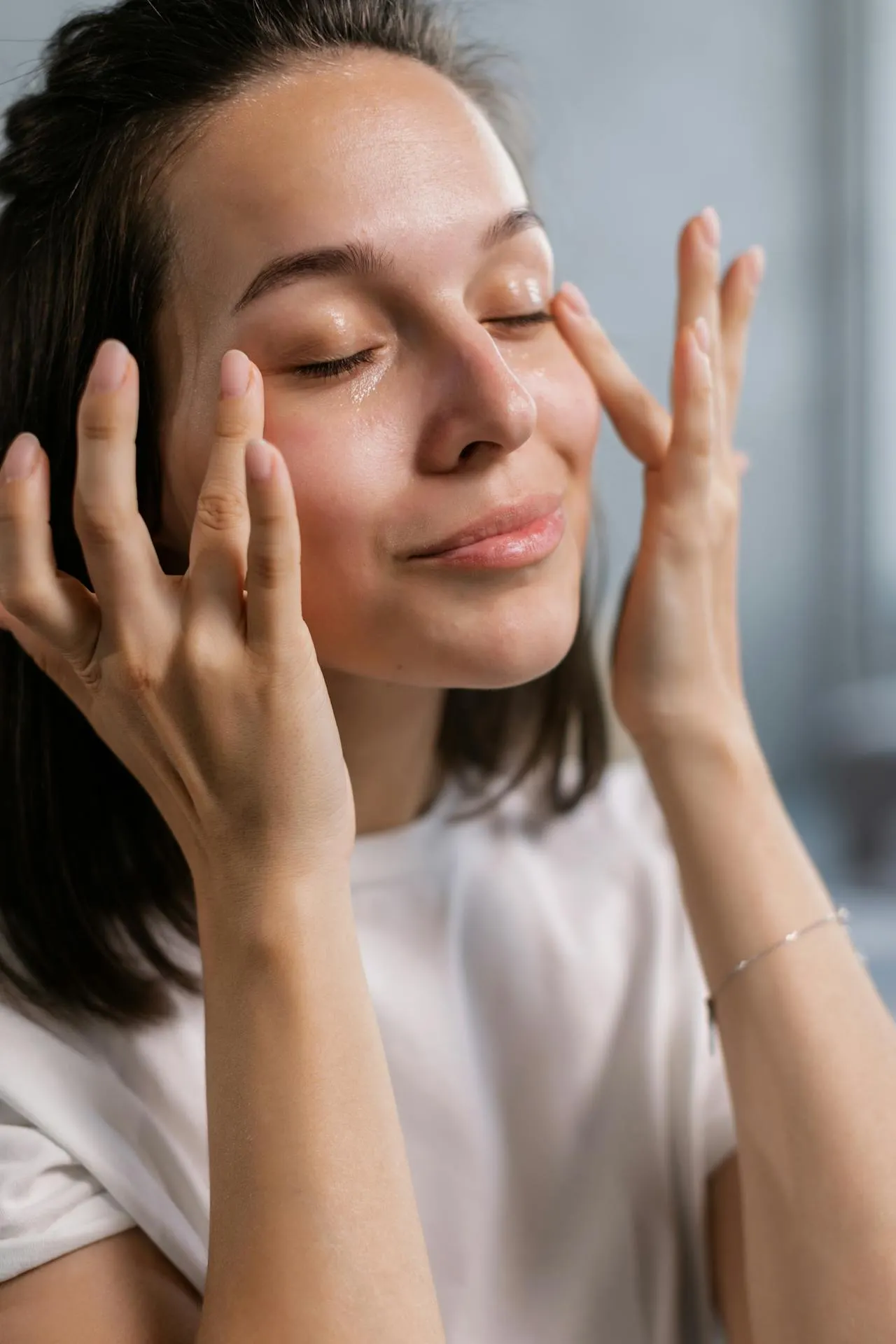 dưỡng da thường xuyên và đúng cách để giảm kích ứng mẩn đỏ