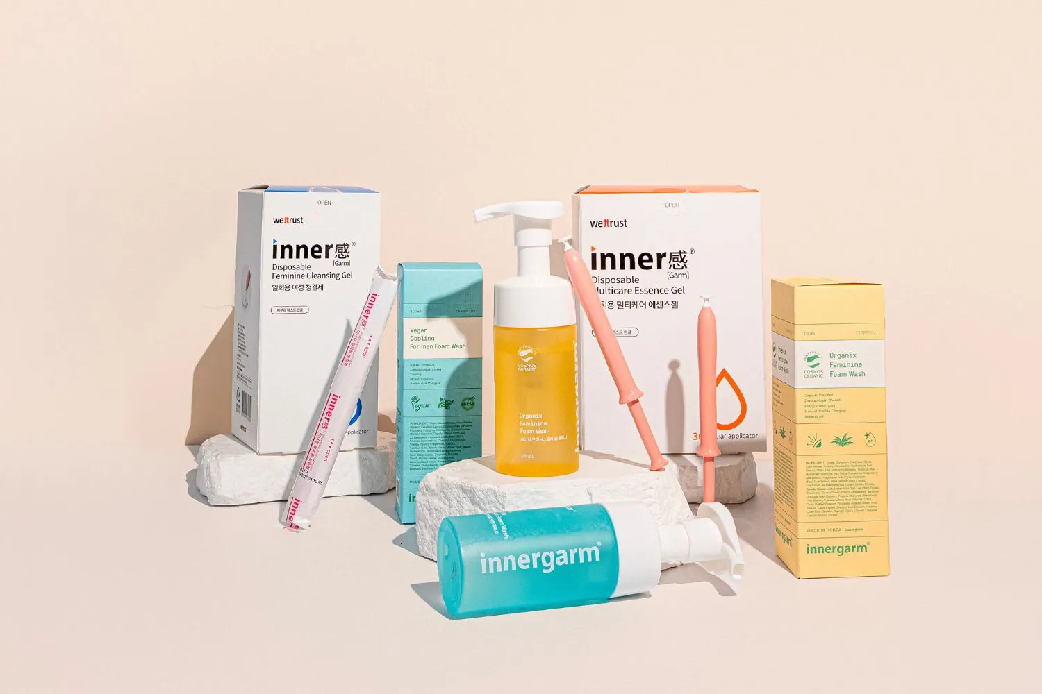 Bộ sản phẩm chăm sóc vùng kín Innergarm và Wettrust đến từ Hàn Quốc, bao gồm gel rửa, essence dạng ống và sữa rửa vùng kín tạo bọt.