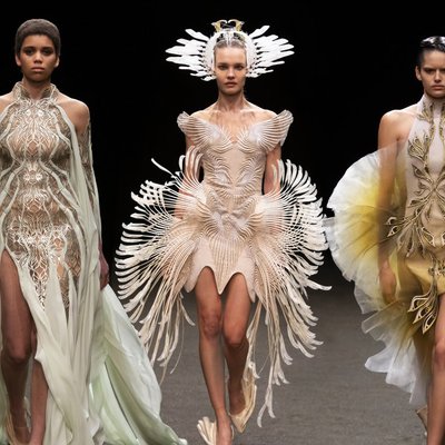 Iris Van Herpen couture xuân hè 2022