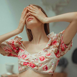 cô gái tìm cách làm chủ cảm xúc