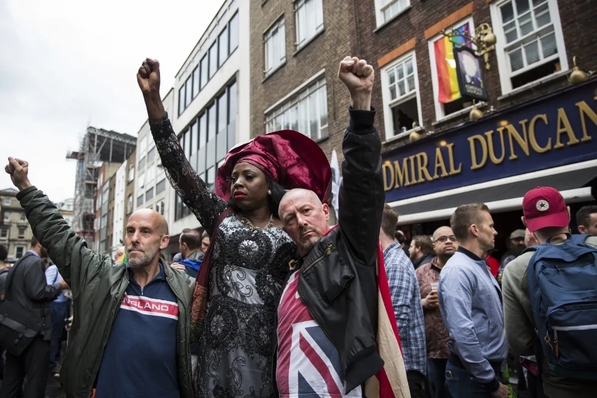 Pride Month ở The Admiral Duncan Pub Soho London LGBTIQ+