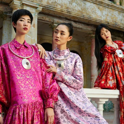 áo dài gấm hoa Quiet Luxury của CHU Fashion
