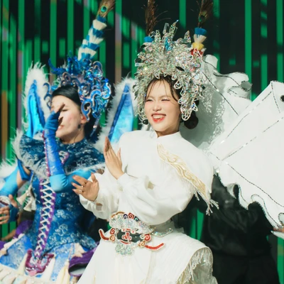 Phương Mỹ Chi và DTAP gây bất ngờ khi mang hát bội/tuồng cổ lên sân khấu "Em Xinh Say Hi"