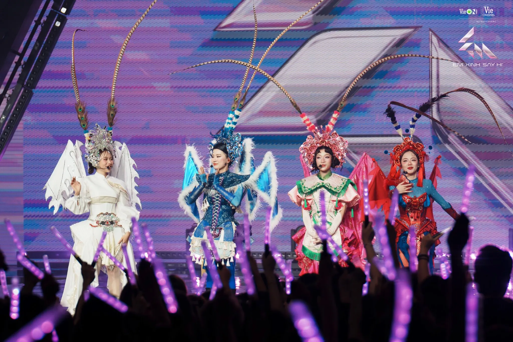 ELLE_Em-Xinh-Say-Hi-Tap-4-Livestage-2-00010