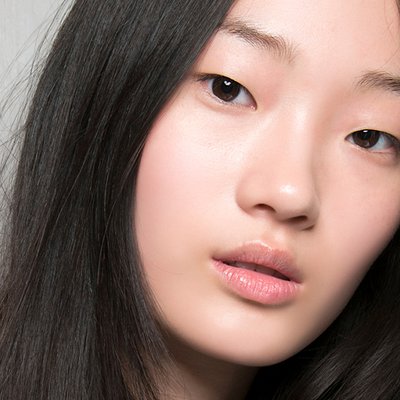 dưỡng môi khô nứt nẻ
