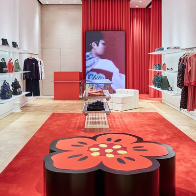 bên trong cửa hàng của Kenzo ở Tràng Tiền