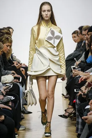 Sa tanh – chất liệu chủ đạo cho BST Thu Đông của JW Anderson lần này