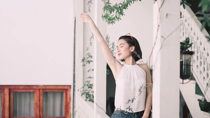 cô gái tập luyện rèn luyện sức khỏe