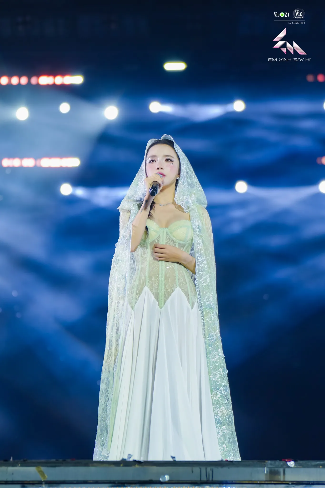 Lyly thời trang concert  "Em Xinh Say Hi"