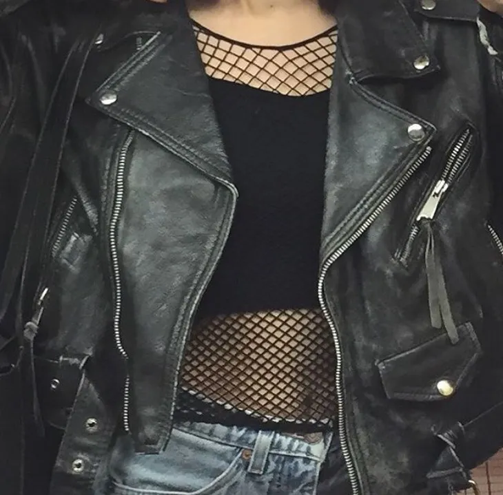 ELLE Việt Nam - bi quyet dien tat luoi sanh dieu chuan sieu sao (12) ELLE Việt Nam - bi quyet dien tat luoi sanh dieu chuan sieu sao (12)