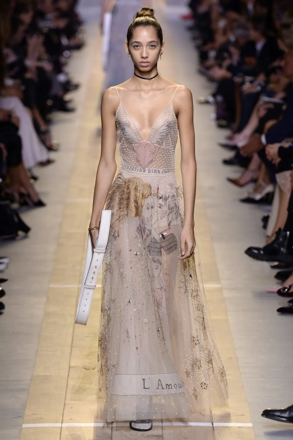 Chúng ta vẫn thấy phần nào đó Valentino trong những thiết kế của Chiuri tại Dior