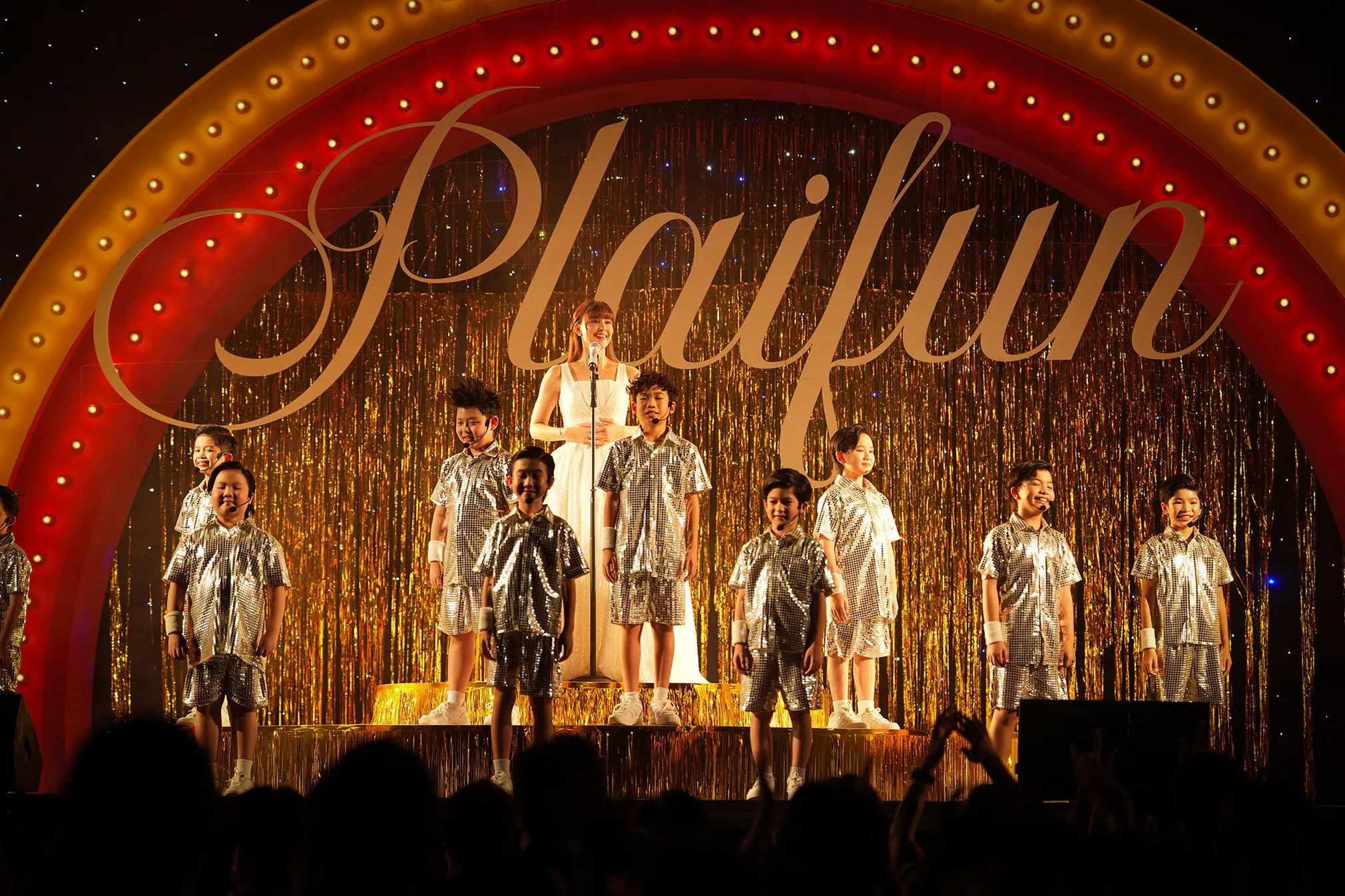 Người Đẹp Và Quái Lạ là dự án hài kết hợp âm nhạc đến từ hãng phim GDH Thái Lan.