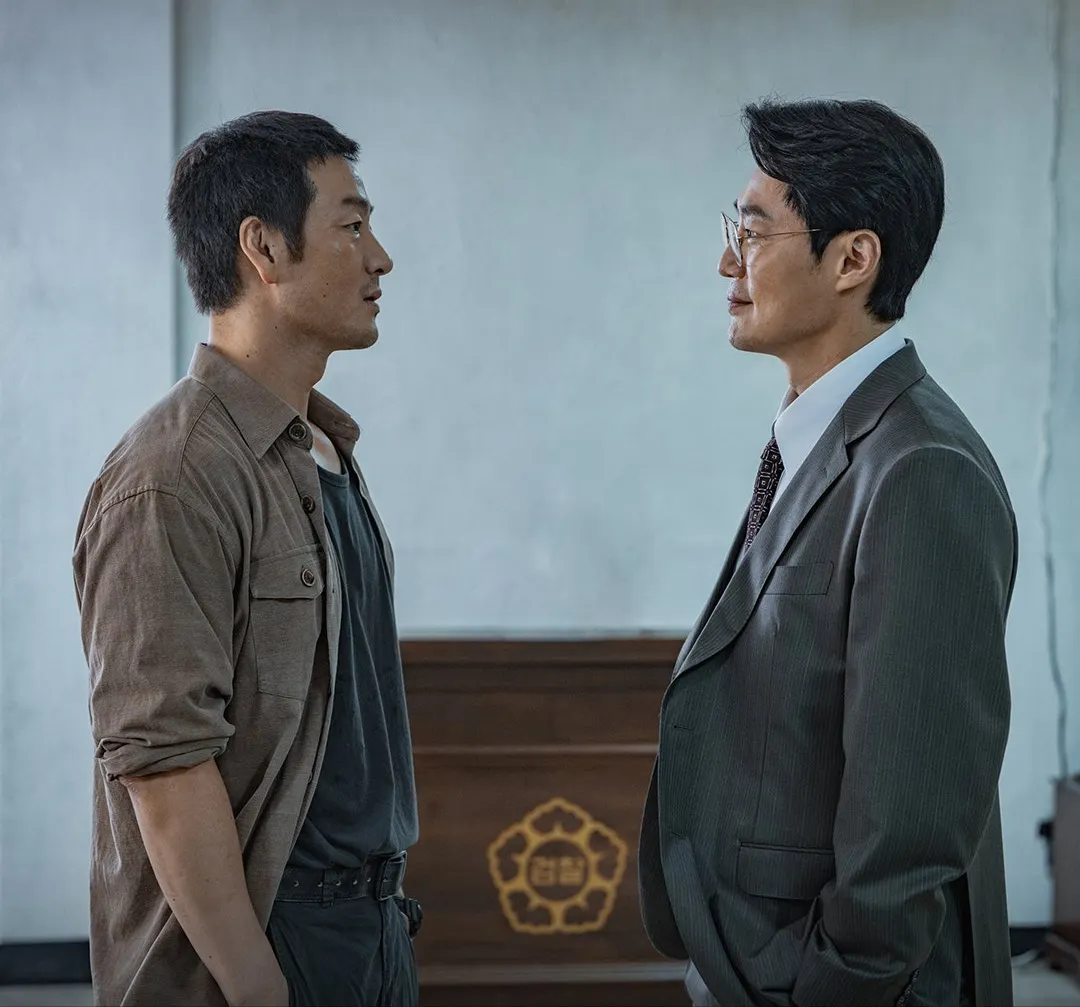 Park Hae Soo và Lee Hee Jun trong phim The Scarecrow.